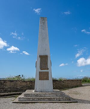Archivo:Obelisco Fuerte San Antonio, Ancud A74122620240109