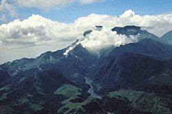 Archivo:Pre-eruption Pinatubo