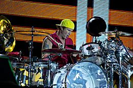 Archivo:Red Hot Chili Peppers - Rock in Rio Madrid 2012 - 30