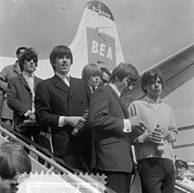 Archivo:Rolling Stones at Amsterdam Airport Schiphol (1964)