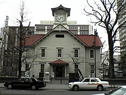 Archivo:Sapporo Clock Tower Hokkaido Japan 2
