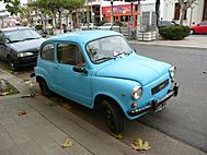 Archivo:Trenque Lauquen - fitito (Fiat 600) celeste estacionado