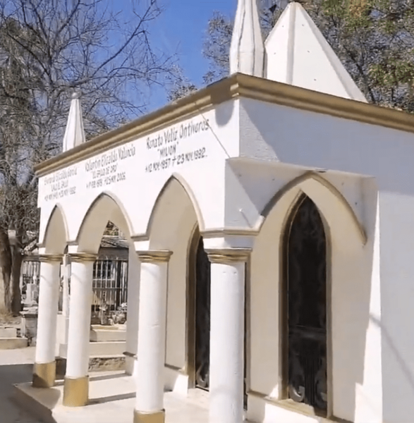 Tumba de Valentín Elizalde 6