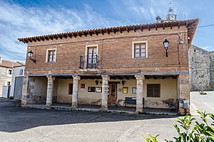 Archivo:Villahizan-de-trevinno-ayuntamiento-1