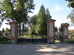 Archivo:Łęczna, cmentarz par. brama