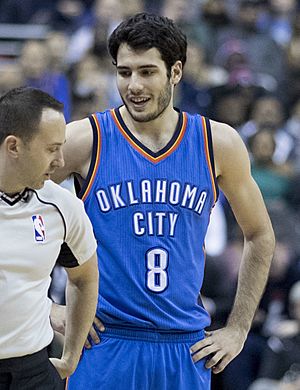 Archivo:Alex Abrines (Thunder at Wizards 2-13-17) (cropped)