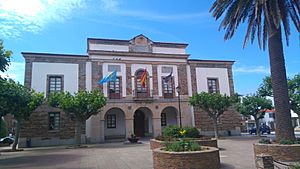 Archivo:Ayuntamiento - Tapia de Casariego