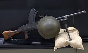 Archivo:Bren machine gun at the Athens War Museum