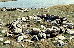 Archivo:Cambridge Bay Thule Site 1998-06-28
