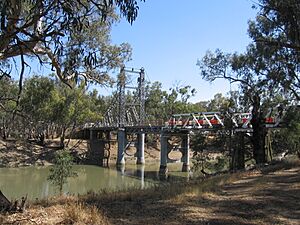 Archivo:CarrathoolBridge
