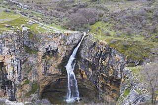 Cascada - Arriba - panoramio (2).jpg