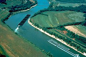 Cumberland River barge traffic.jpg