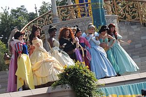 Archivo:Disney Princesses at Merida's coronation