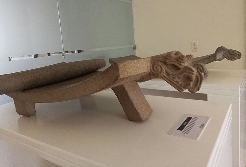 Dragon headed metates