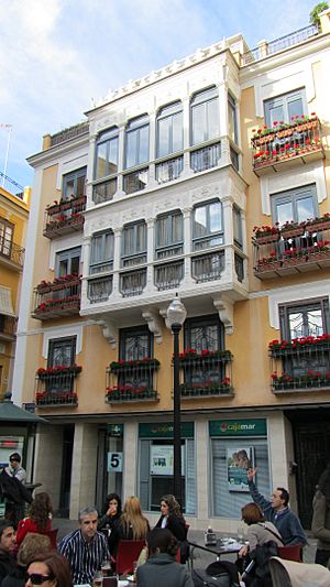 Archivo:EdificioPlazadelasFloresMurcia