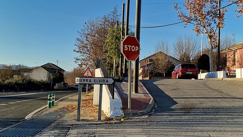 Entrada a Sierra Elvira (Granada)