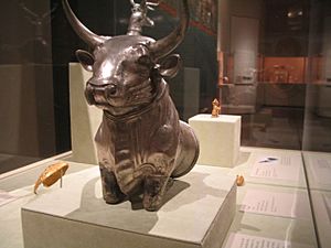 Archivo:Hittite (bull) Rhyton at the Met by Mark Dawson