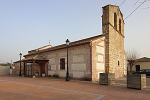 Archivo:Iglesia de Santiago Apóstol, Cardiel de los Montes, fachada norte y oeste