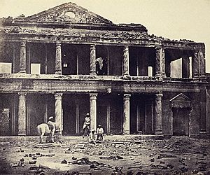 Archivo:Image-Secundra Bagh after Indian Mutiny higher res
