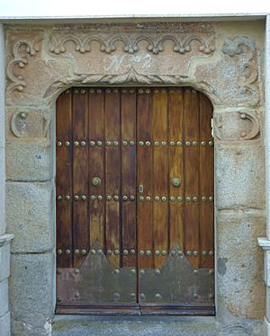 Archivo:La casa del Cordón puerta 1
