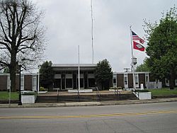 Lawrence County Courthouse Walnut Ridge AR 2013-04-27 002.jpg
