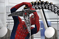 Archivo:MCM 2013 - Spider-Man vs Doctor Octopus (8978127893)