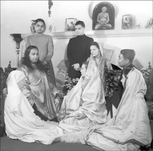 Archivo:Mother Center