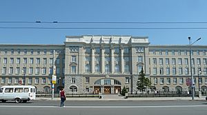 Archivo:Omsk State Transport University