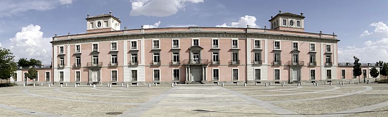 Archivo:Palacio-infante-don-luis-panoramica-120818