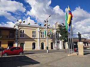 Archivo:Palacio Municipal de Santa Rosa de Osos, 2019