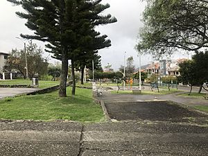 Archivo:Parque Reina de La Paz)
