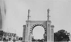 Archivo:Peru - 34637 - Spanish Arch in Parque de la Amistad, Lima, Peru