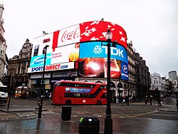 Picadilly Circus, London (9308789313).jpg