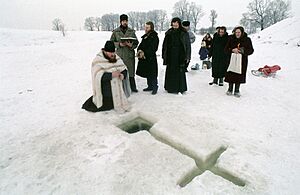 Archivo:RIAN archive 51463 Epiphany in Bogolyubovo village