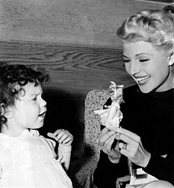 Archivo:Rebecca-Welles-Rita-Hayworth-1946