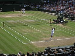 Archivo:Roger Federer and Rafael Nadal at the 2006 Wimbledon Championships