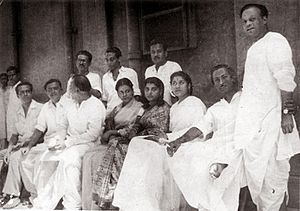 Archivo:Salil Chowdhury with eminent personalities 1