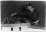 Archivo:Sarabet color organ with Mary Hallock Greenewalt
