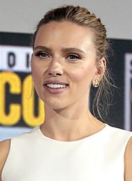 Archivo:Scarlett Johansson by Gage Skidmore 2019