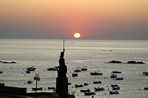 Archivo:Sonnenaufgang - panoramio - Doelf