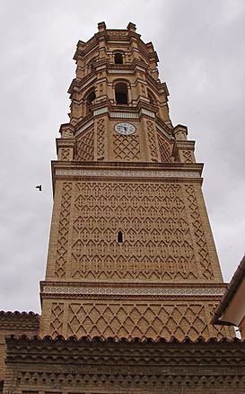 Torre de la iglesia de Villamayor de Zaragoza.jpg