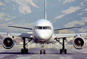 Archivo:Transavia Airlines Boeing 757-2K2 Wedelstaedt