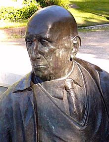 Valladolid - Jorge Guillén en la Plaza de Poniente.jpg