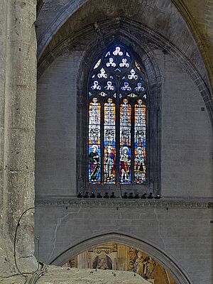 Archivo:Vidriera sobre la portada del Sagrario, Catedral de Sevilla