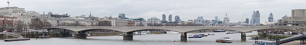 Archivo:Waterloo Bridge Panorama