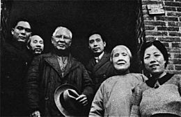 Archivo:Zhou Enlai, Dong biwu, Deng Yingchao, Situ Meitang & others