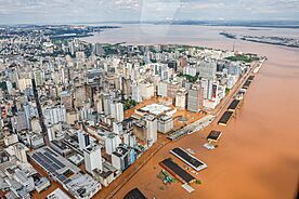 Archivo:05.05.2024 - Sobrevoo das áreas afetadas pelas chuvas em Canoas - 53700500641