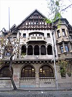 Archivo:2017 Santiago de Chile - Edificio en la calle Cienfuegos 37 - Santiago Centro