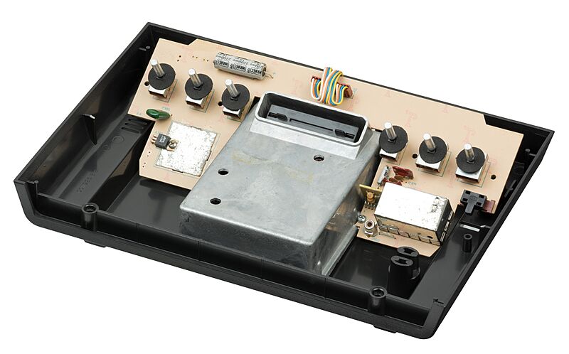 Atari-2600-Six-Switch-Console-02