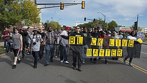 Archivo:Black Lives Matter protest against St. Paul police brutality (21552438456)